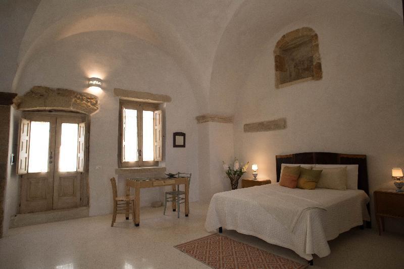 Corigliano dʼOtranto Historia- Dimore Corte Chiesa מראה חיצוני תמונה